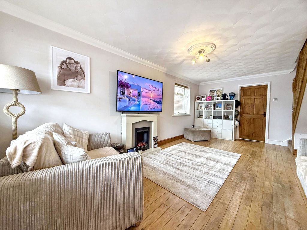 Property photo 3 of 25