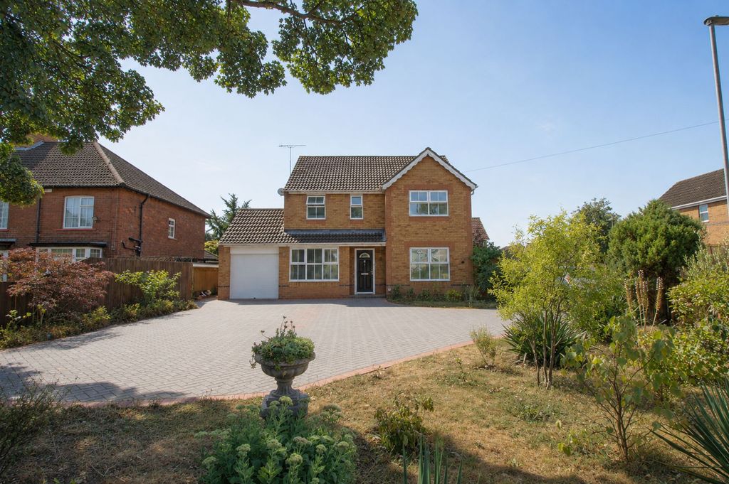 Property photo 1 of 32