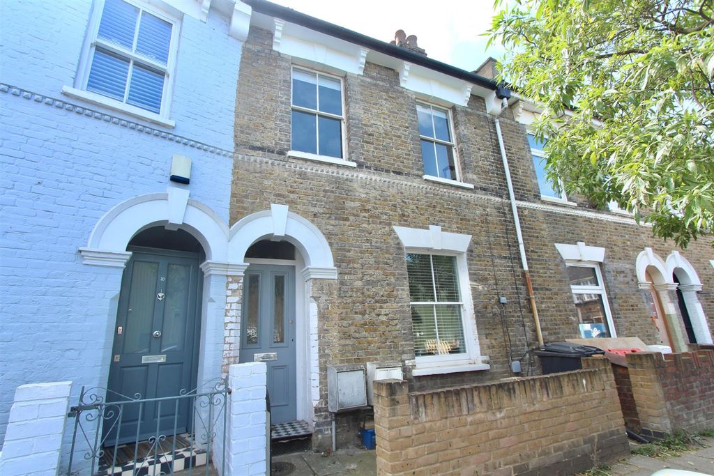 Property photo 2 of 10 Belfast Road, N16