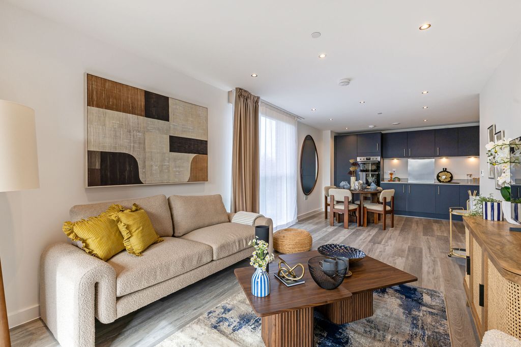 Property photo 2 of 10 Show Home