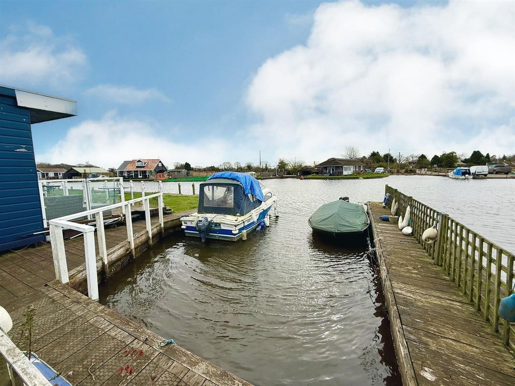 Property photo 3 of 22 Mooring Dock