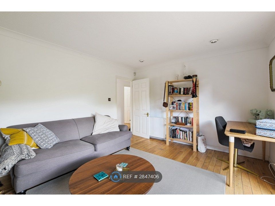 Property photo 3 of 11 Living Room