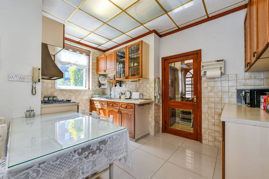 Property photo 1 of 25