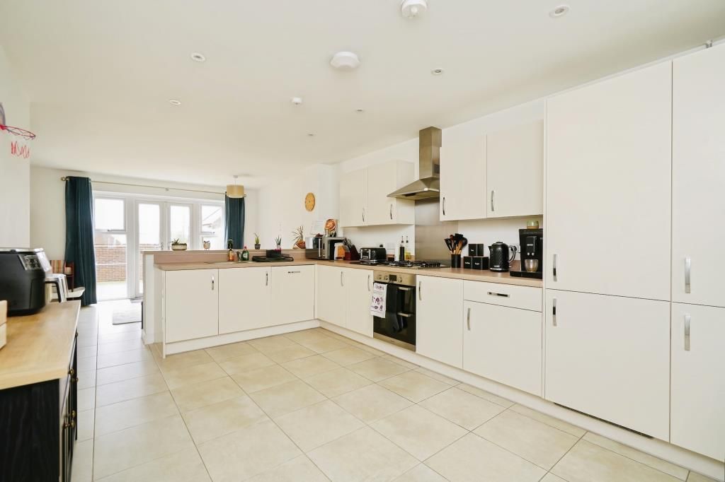 Property photo 2 of 29 Kitchen