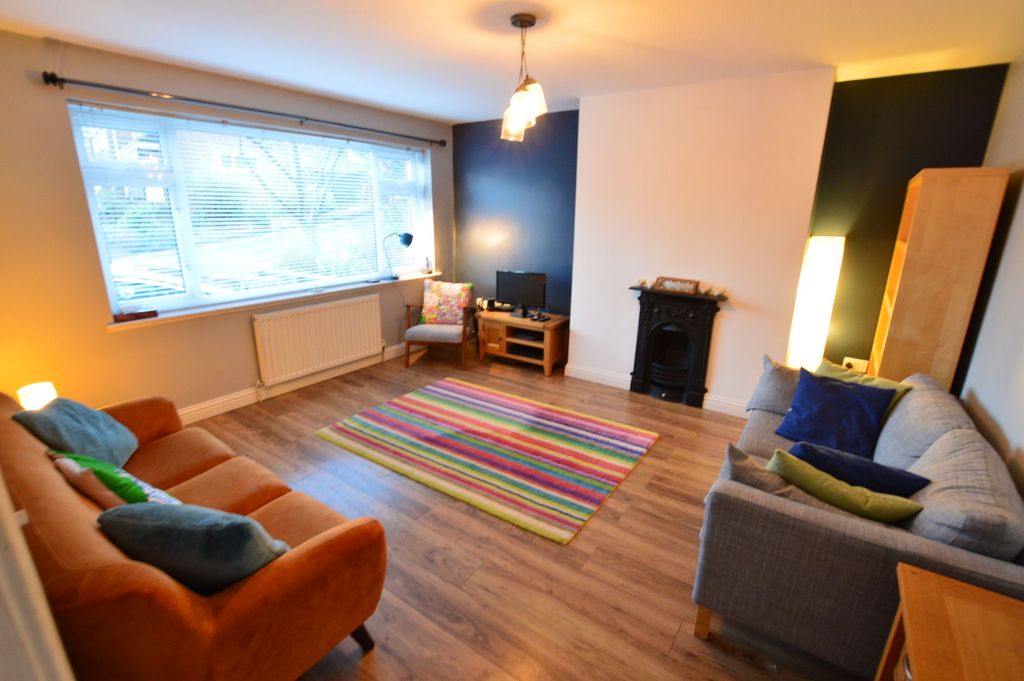 Property photo 2 of 17 Lounge