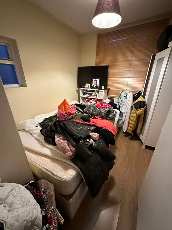 Property photo 3 of 6 Photo 4