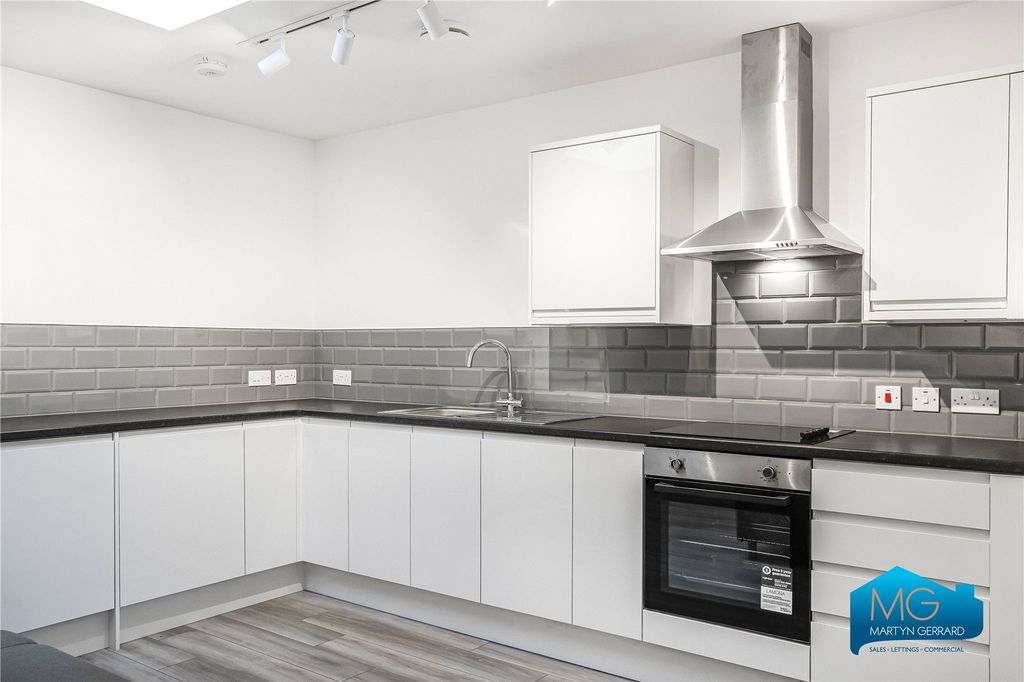 Property photo 2 of 15 Picture No. 10