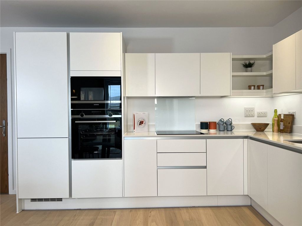 Property photo 3 of 11 Show Home