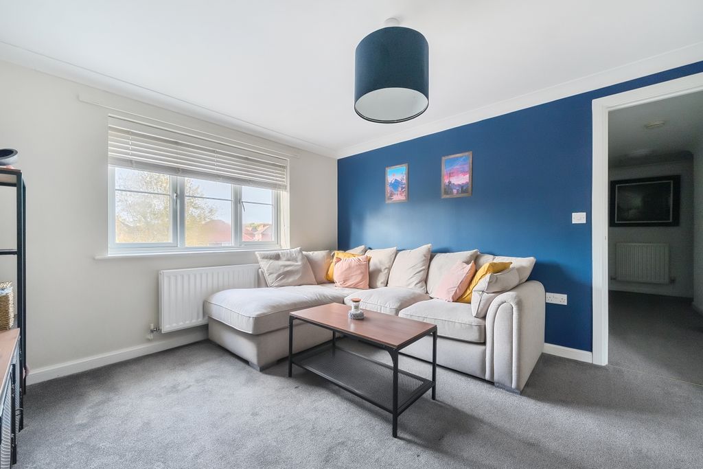 Property photo 2 of 11 Living Room