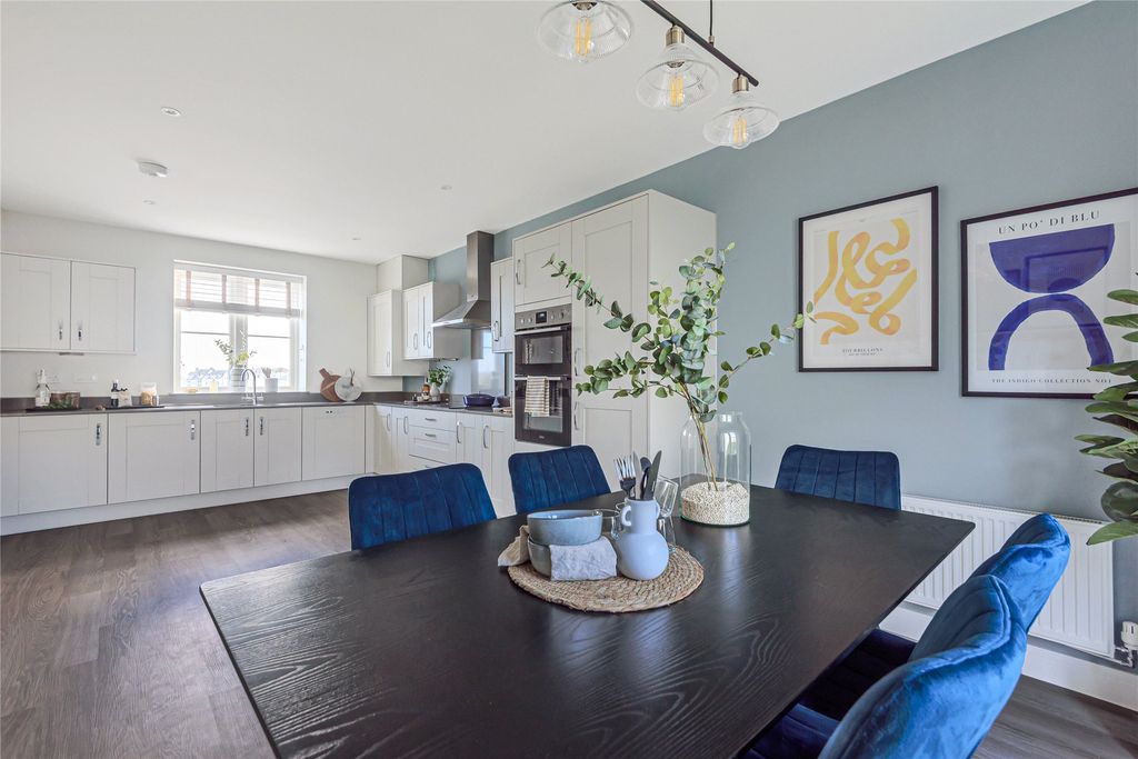 Property photo 2 of 10 Show Home Ex