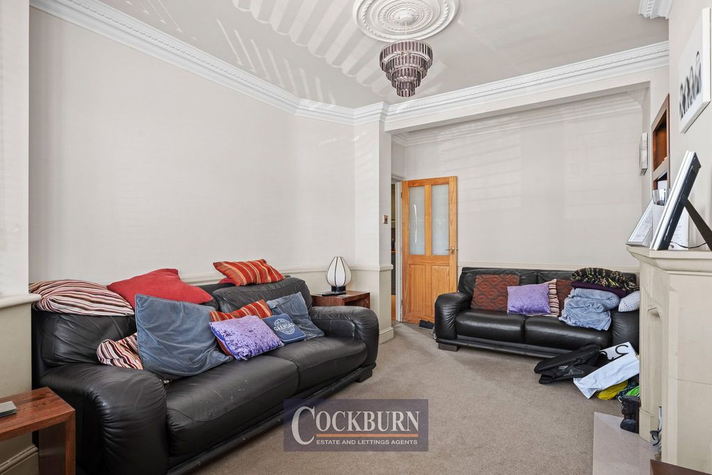 Property photo 3 of 18