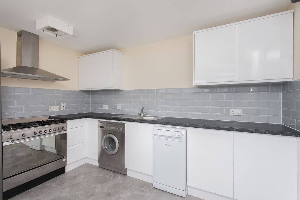 Property photo 2 of 11 3