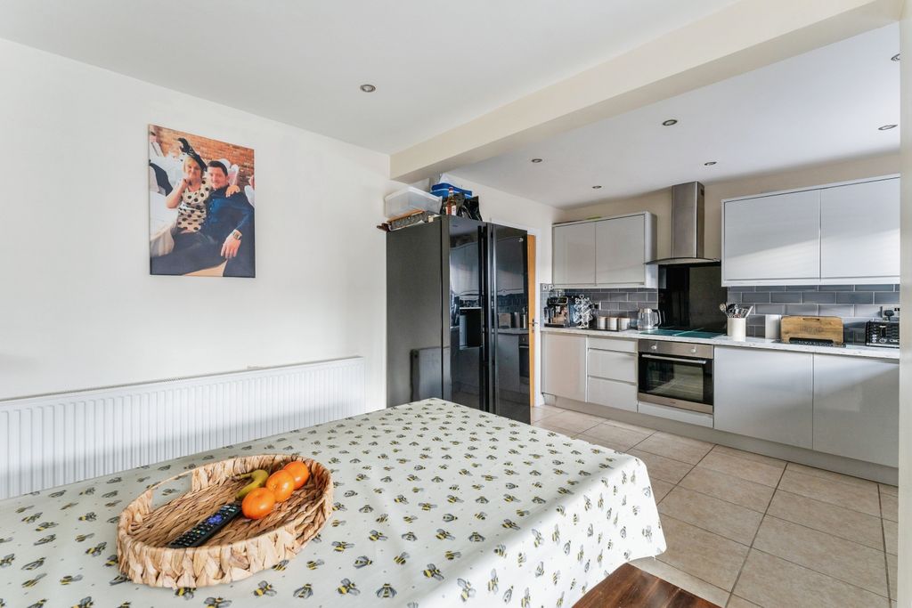 Property photo 2 of 17 Kitchen Diner