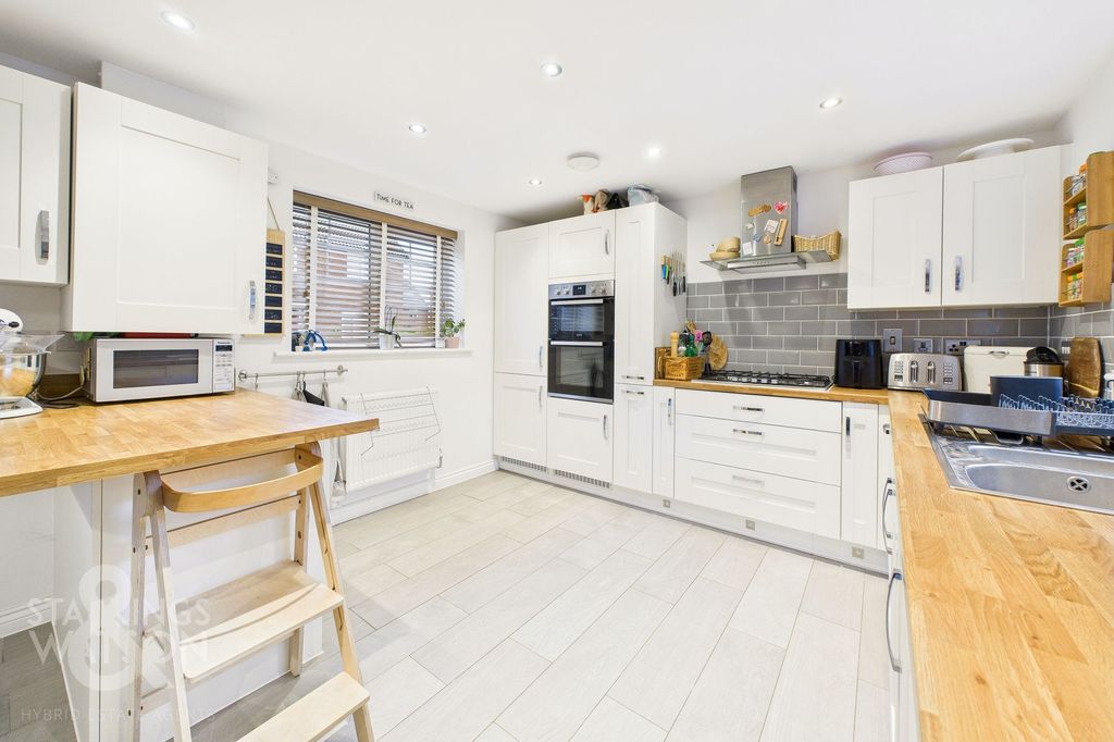 Property photo 3 of 31