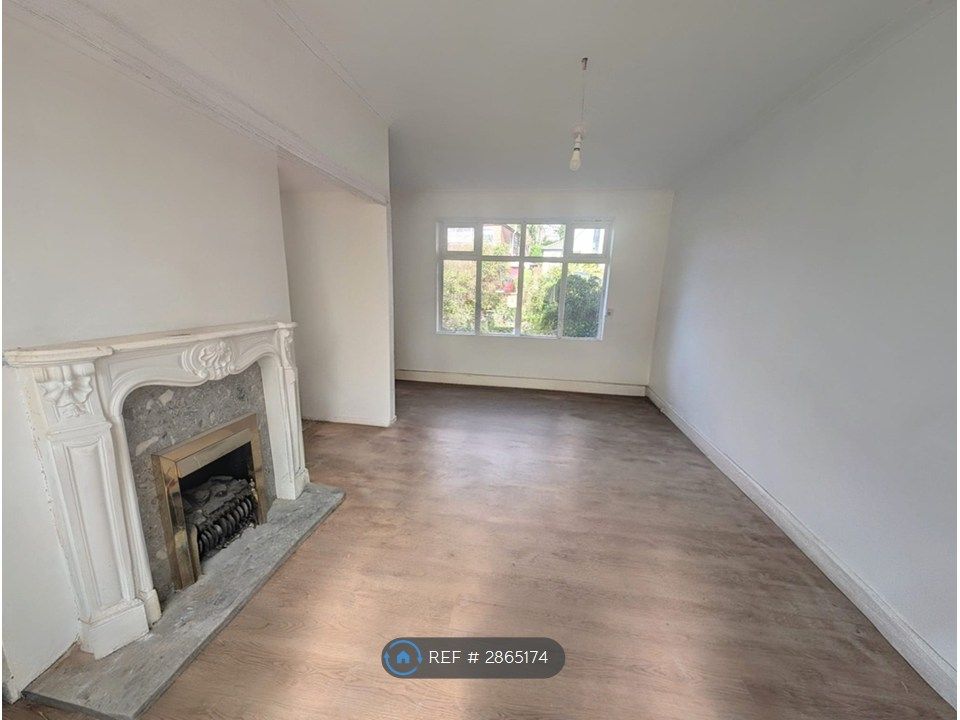 Property photo 1 of 9 Living