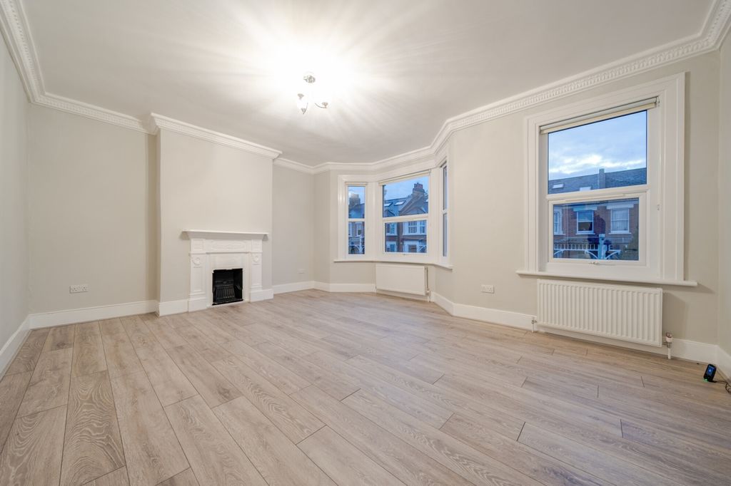 Property photo 2 of 16 1539743-3-1A17934...