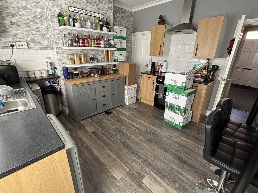 Property photo 3 of 9 Dining Kitchen