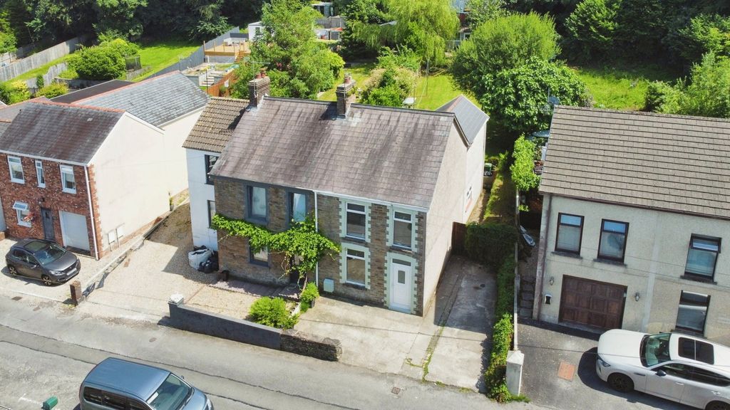 Property photo 1 of 28