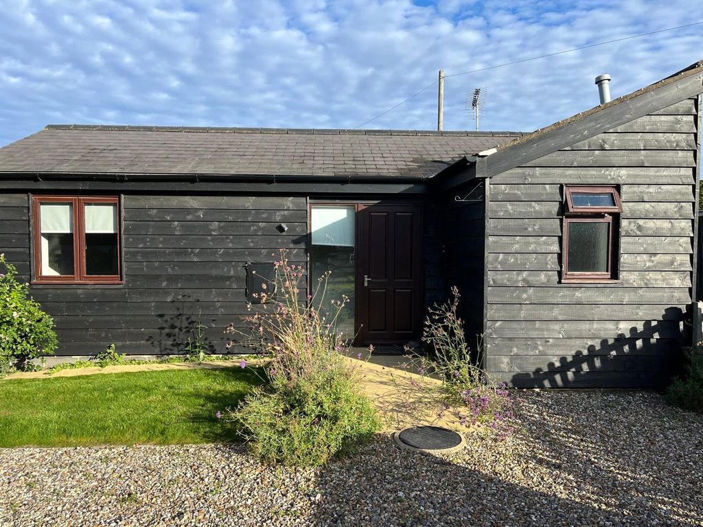 Property photo 2 of 8 Picture No. 24