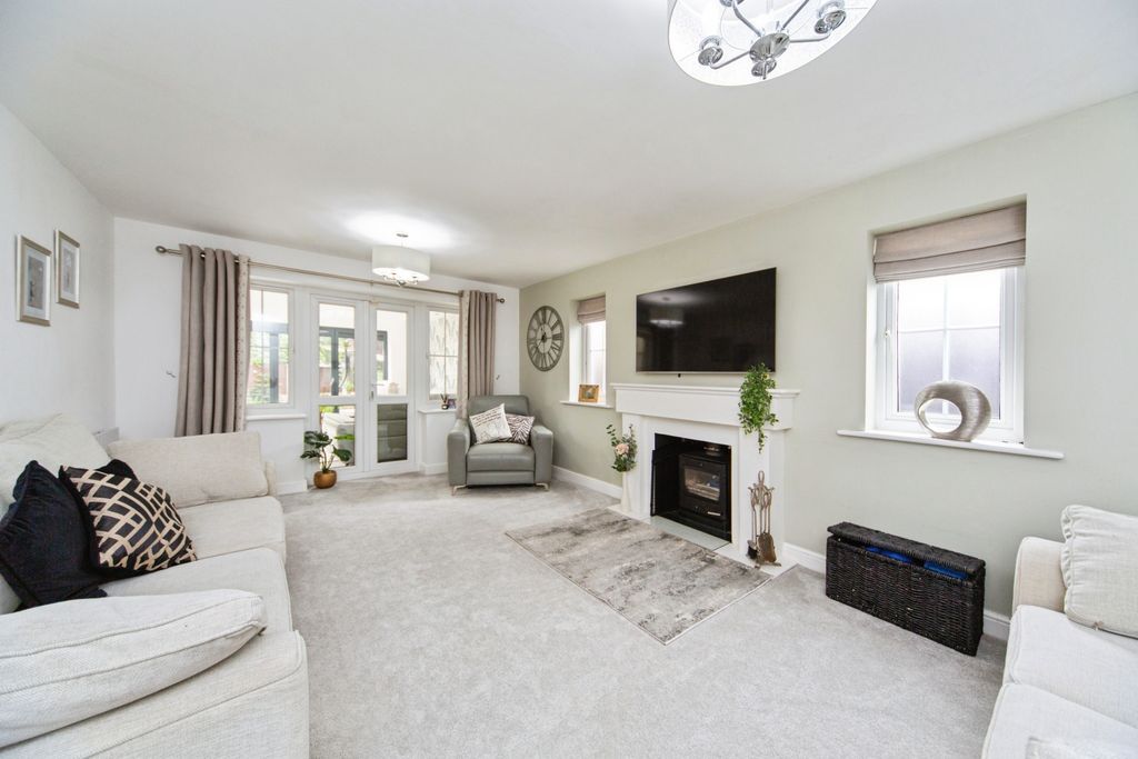 Property photo 2 of 34