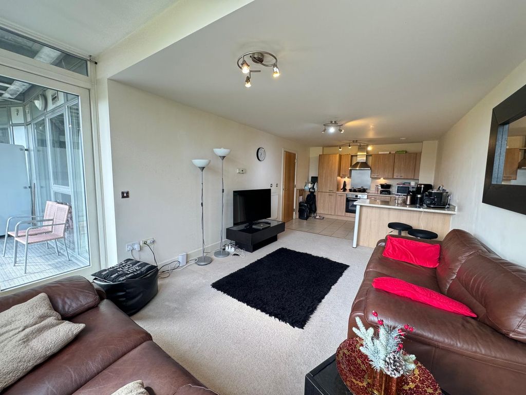 Property photo 3 of 8 Lounge 3