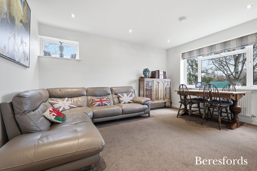 Property photo 3 of 14 Living Room