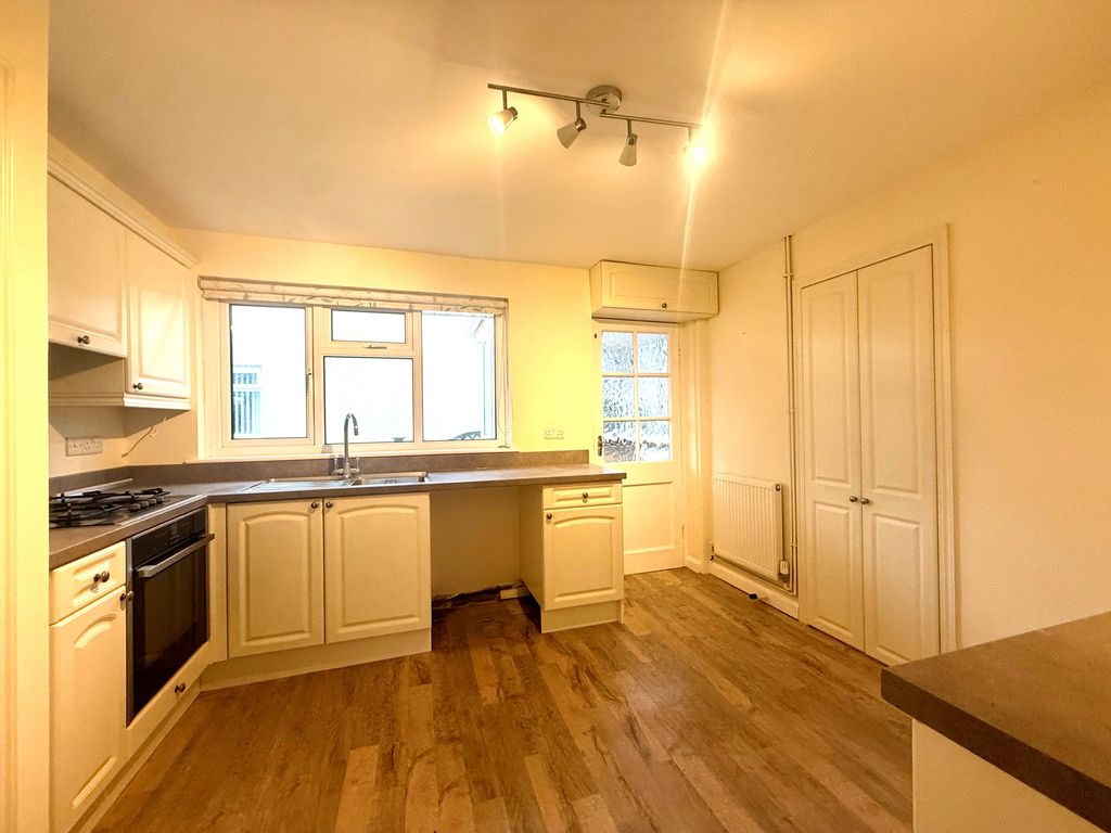 Property photo 3 of 18 21