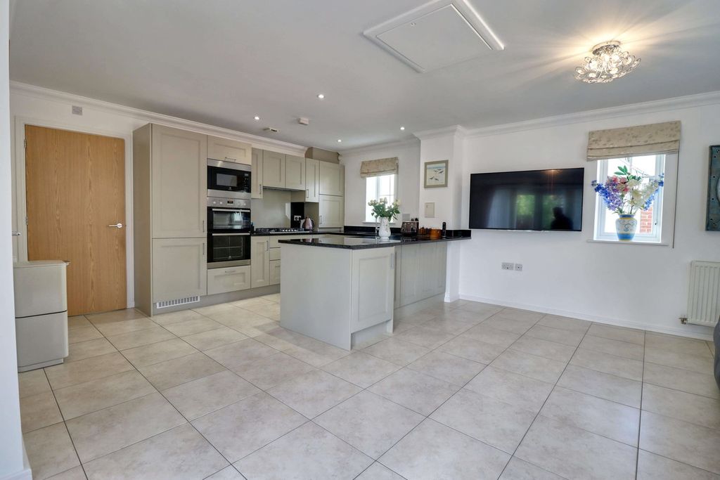 Property photo 2 of 13