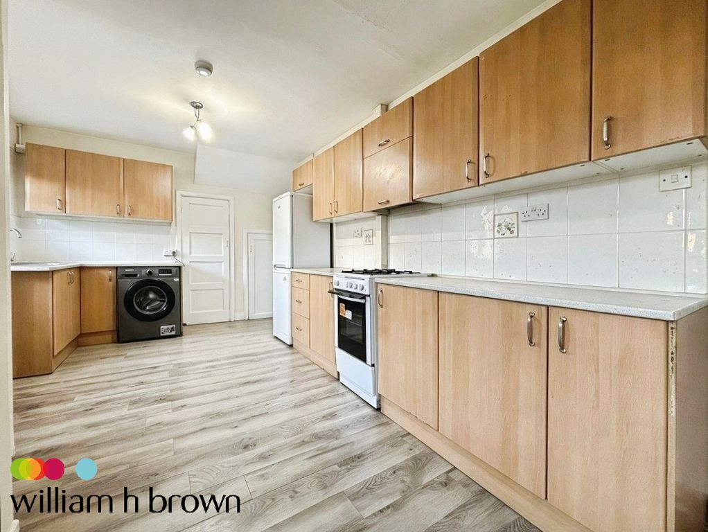 Property photo 2 of 8 Kitchen