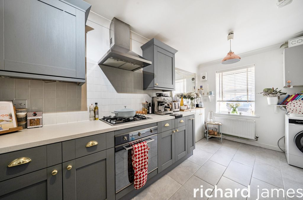 Property photo 2 of 13 92A043Ded23140678c1B859c75Aa6F36