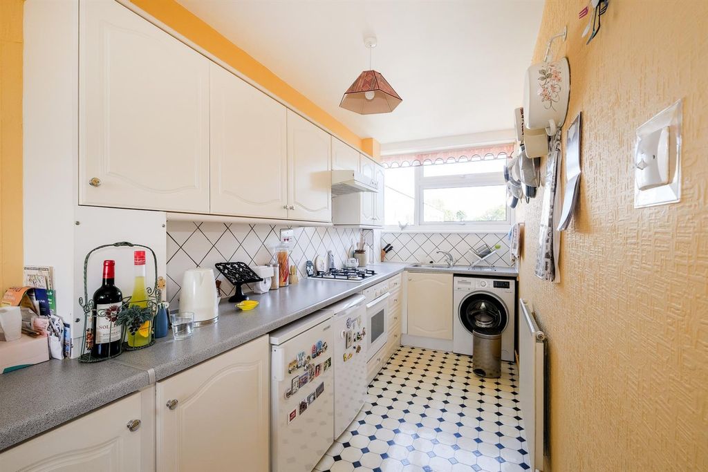 Property photo 3 of 20 15 Valley Court-13_Web.Jpg