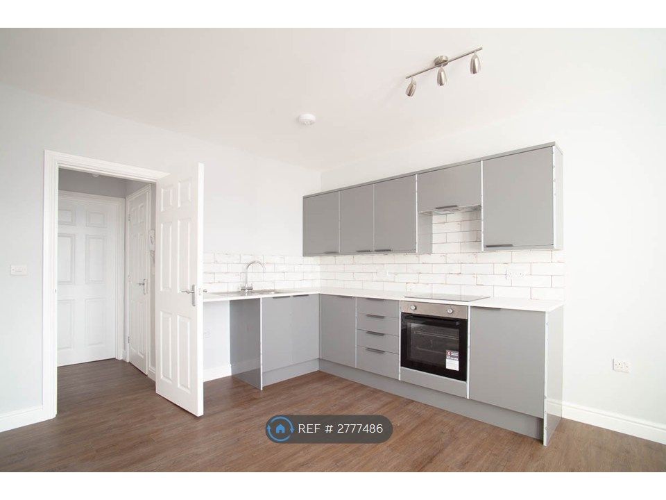 Property photo 1 of 9 Kitchen / Sitting Room