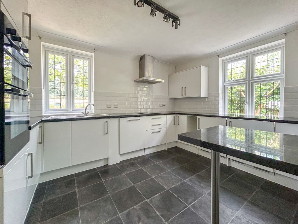 Property photo 2 of 19 Kitchen