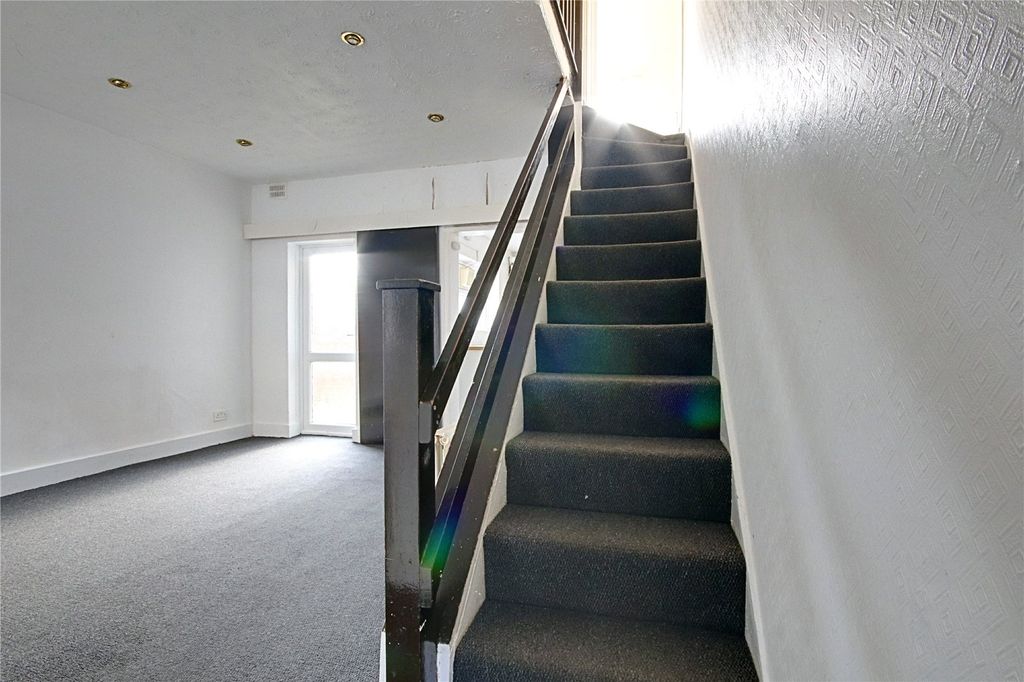 Property photo 3 of 16 Picture No. 14