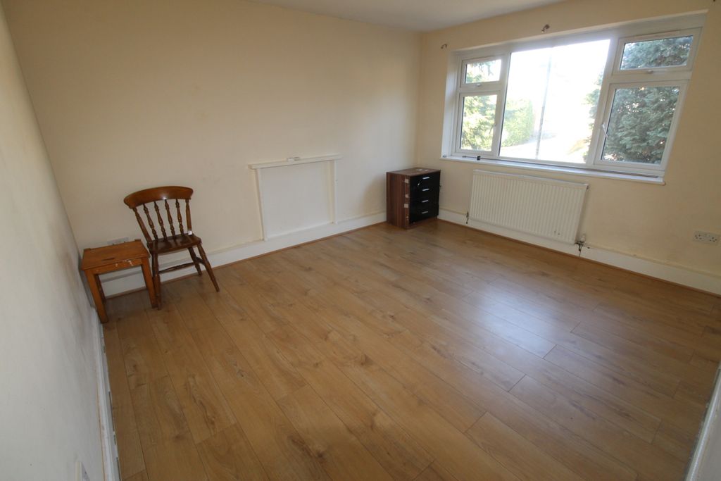 Property photo 3 of 11 Img 1957