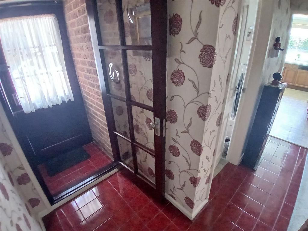 Property photo 2 of 27