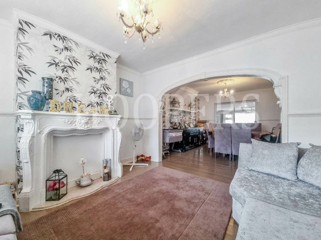 Property photo 2 of 12