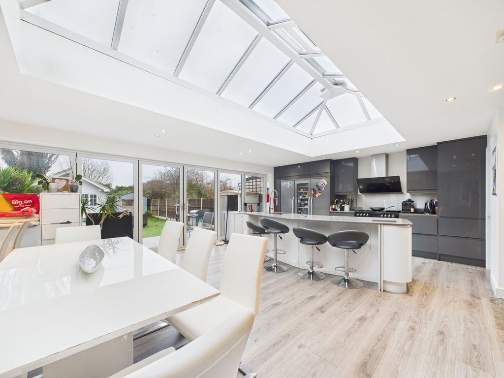 Property photo 2 of 28