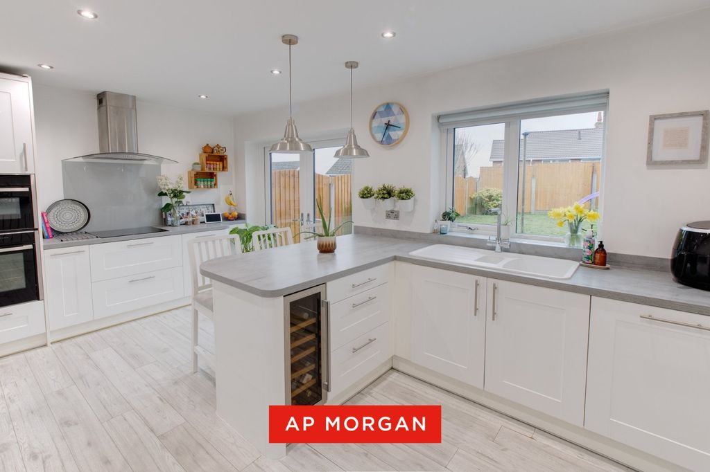 Property photo 2 of 13 Picture No. 11