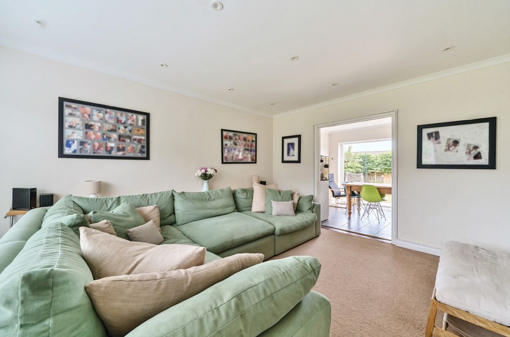 Property photo 3 of 25 1313556-15-685c3d...