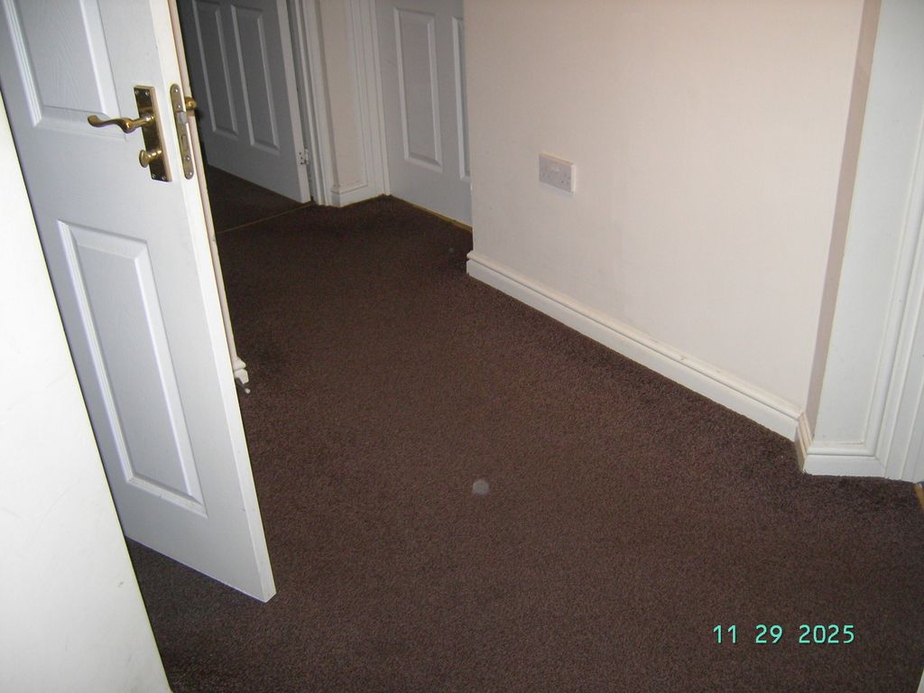 Property photo 1 of 16 Passageway
