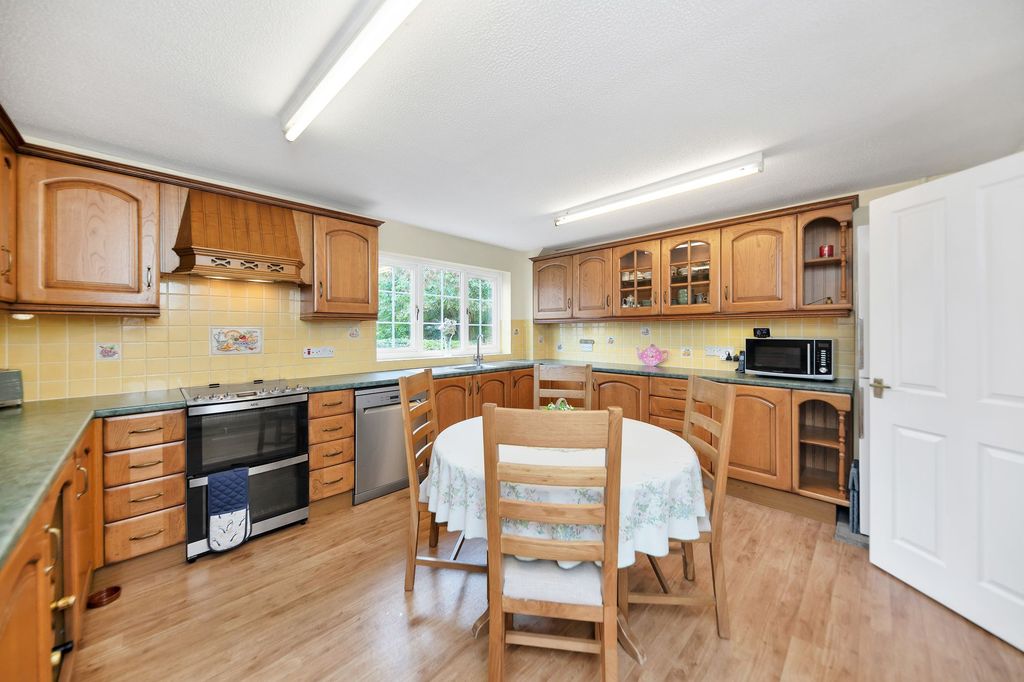 Property photo 3 of 20