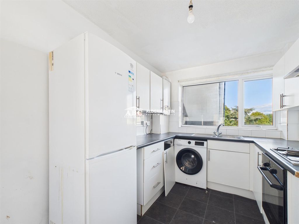 Property photo 3 of 11 Cam03827G0-Pr0082-Still004.Jpg