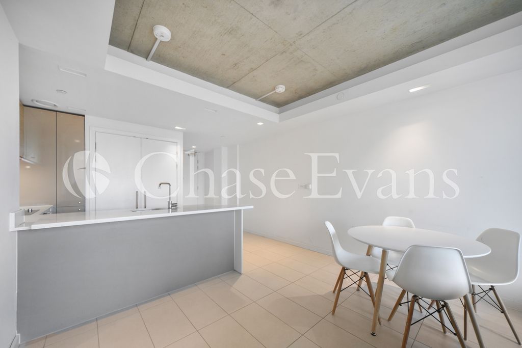 Property photo 3 of 12 Dining Area