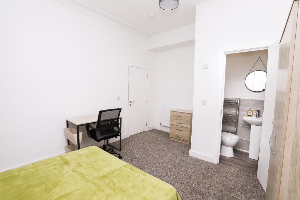 Property photo 1 of 15 11 Clairville #2.Jpg