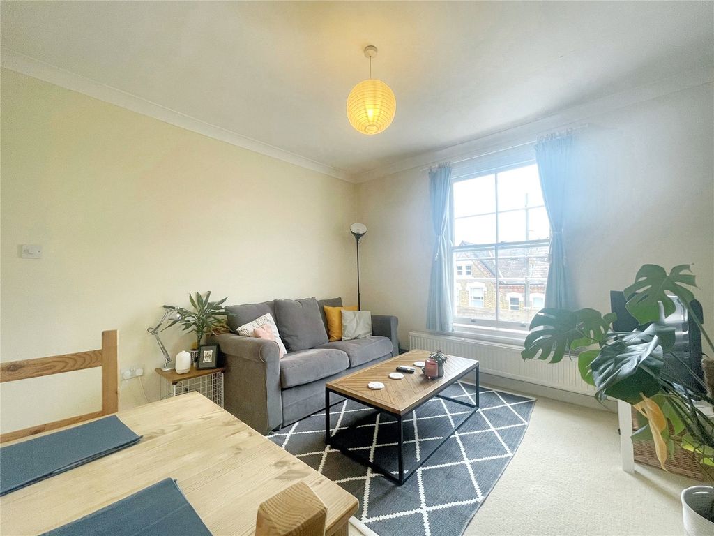 Property photo 2 of 8 Picture No. 22
