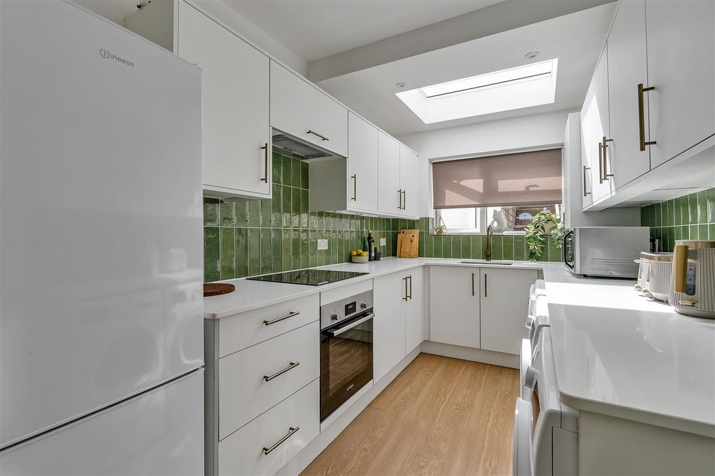 Property photo 2 of 15 Kitchen
