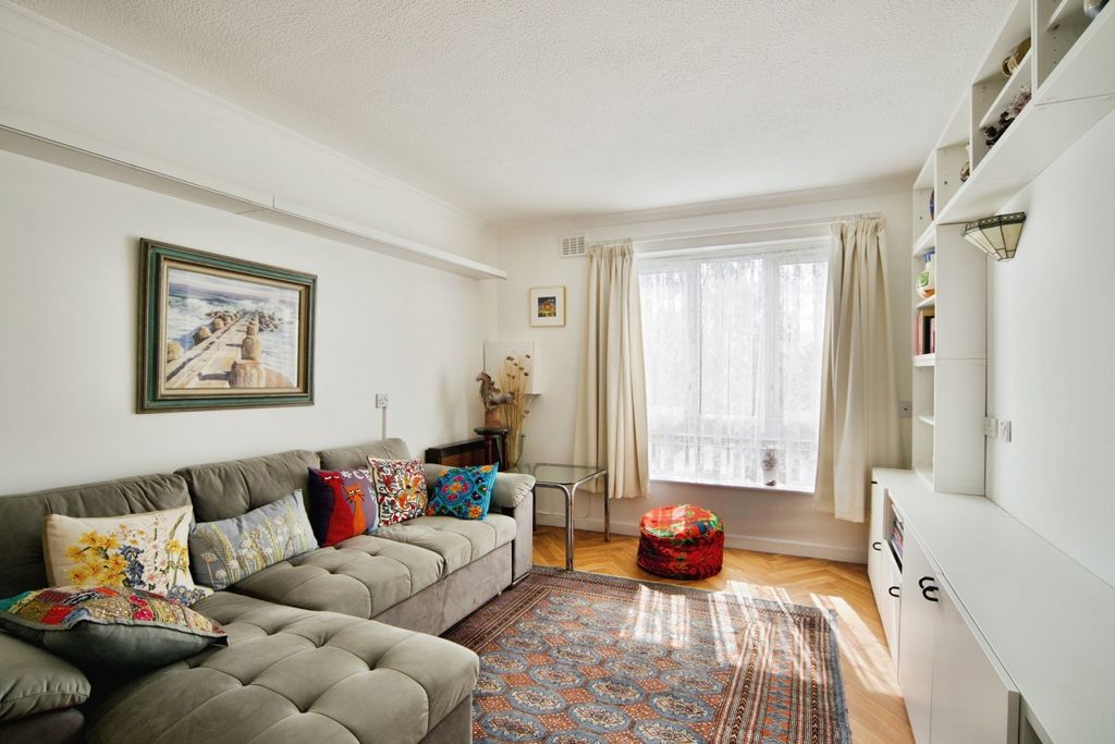 Property photo 1 of 18 Pbox-Img.Jpg