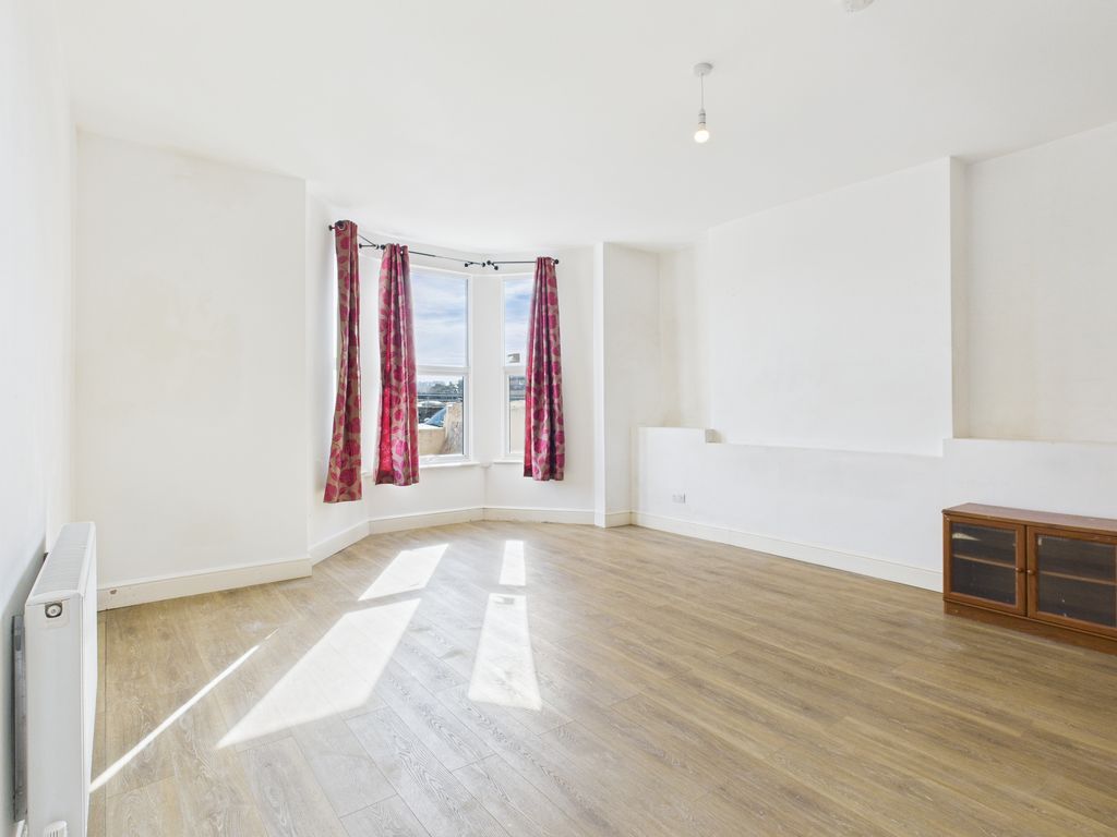 Property photo 2 of 24 Cam03974G0-Pr0216-Still001