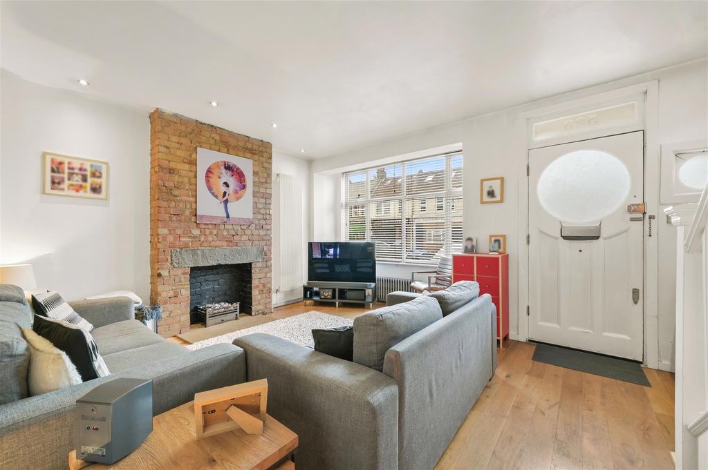 Property photo 2 of 13 523 Kingston Road -2.Jpg